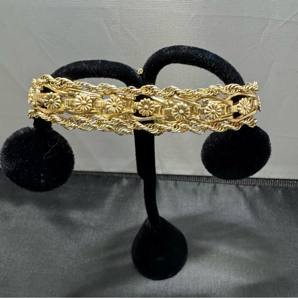 14K gold bracelet.